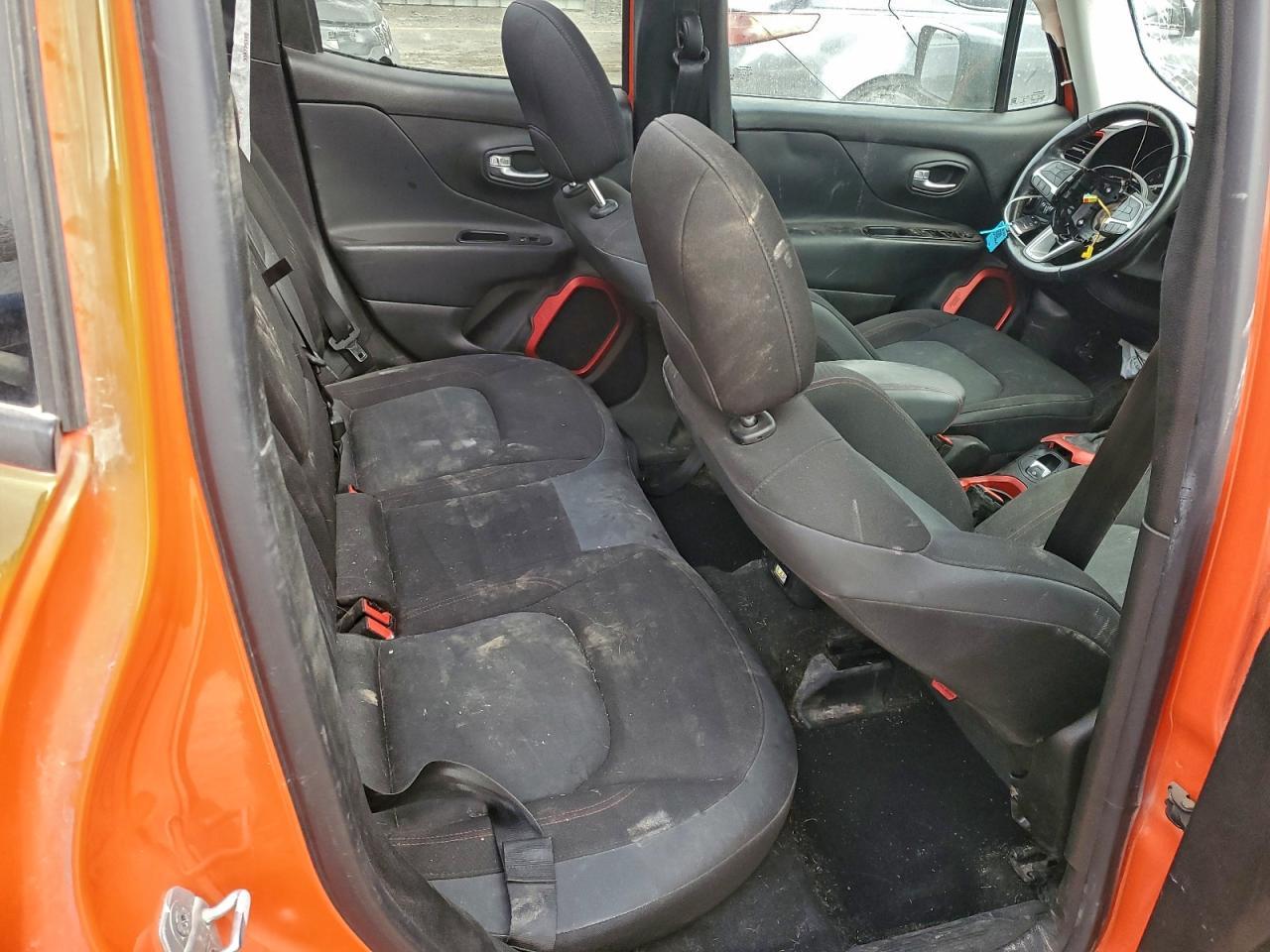 2016 Jeep Renegade Trailhawk - zdjęcie 10