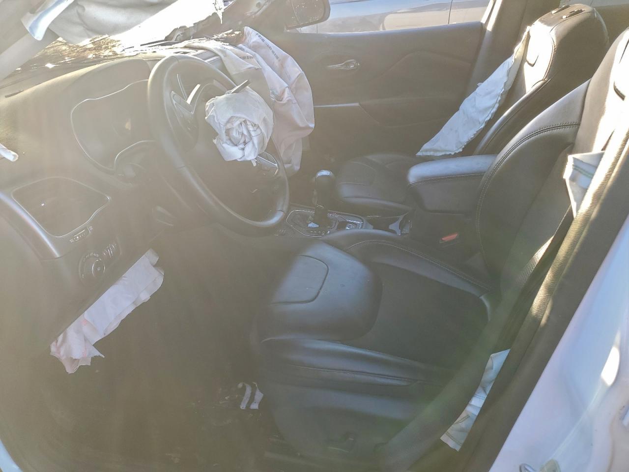 2021 Jeep Cherokee Latitude Plus - zdjęcie 7