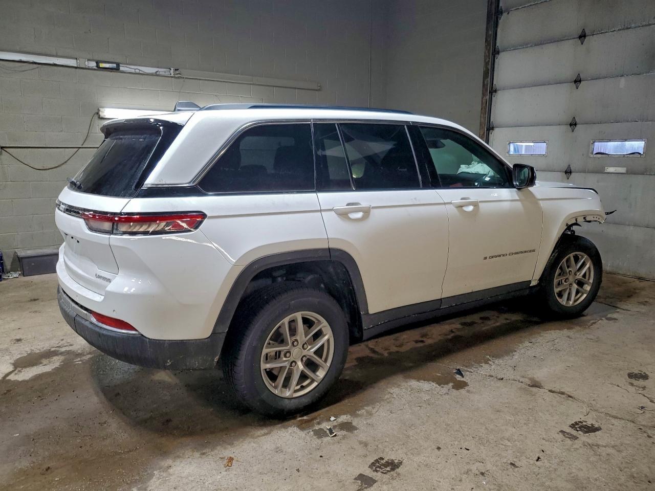 2025 Jeep Grand Cherokee Laredo - zdjęcie 3