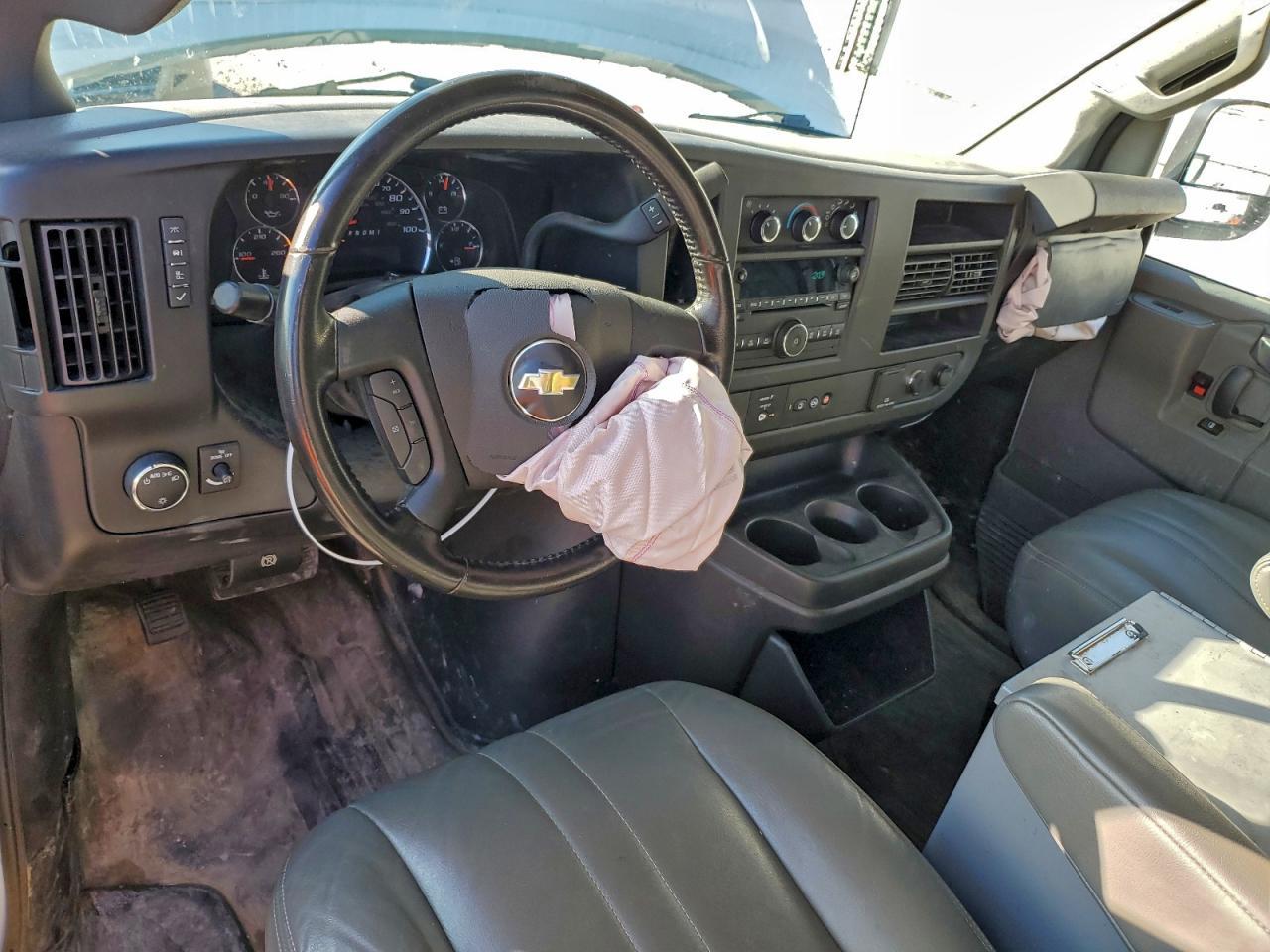 2020 Chevrolet Express G2500 - zdjęcie 8