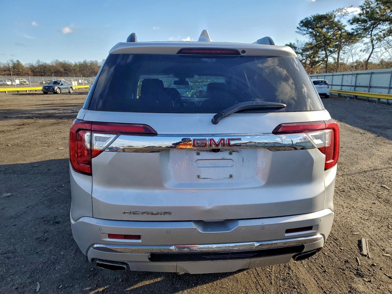 2020 GMC Acadia Denali - zdjęcie 6