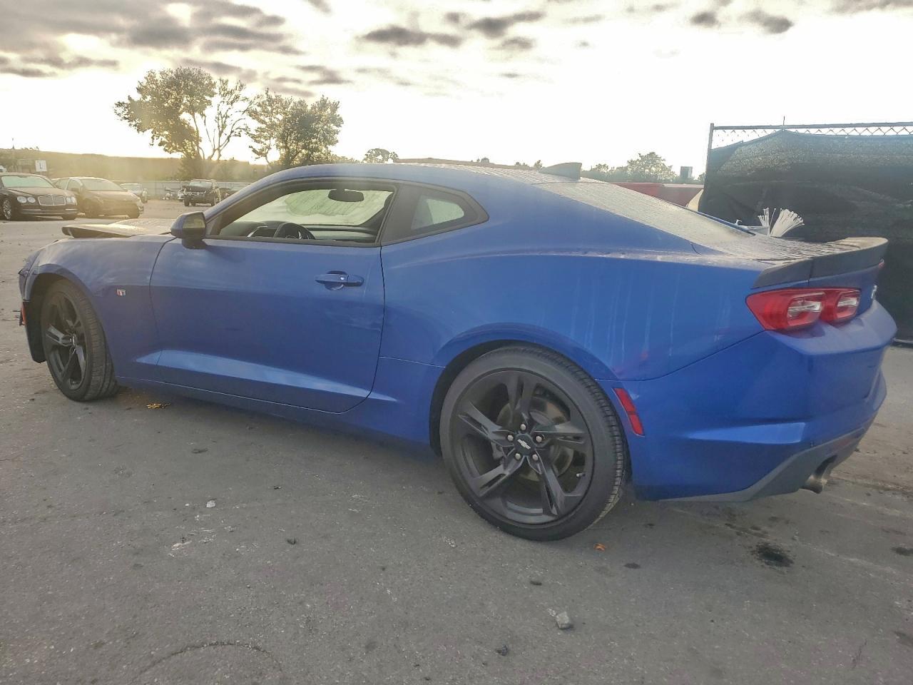 2019 Chevrolet Camaro Ls - zdjęcie 2