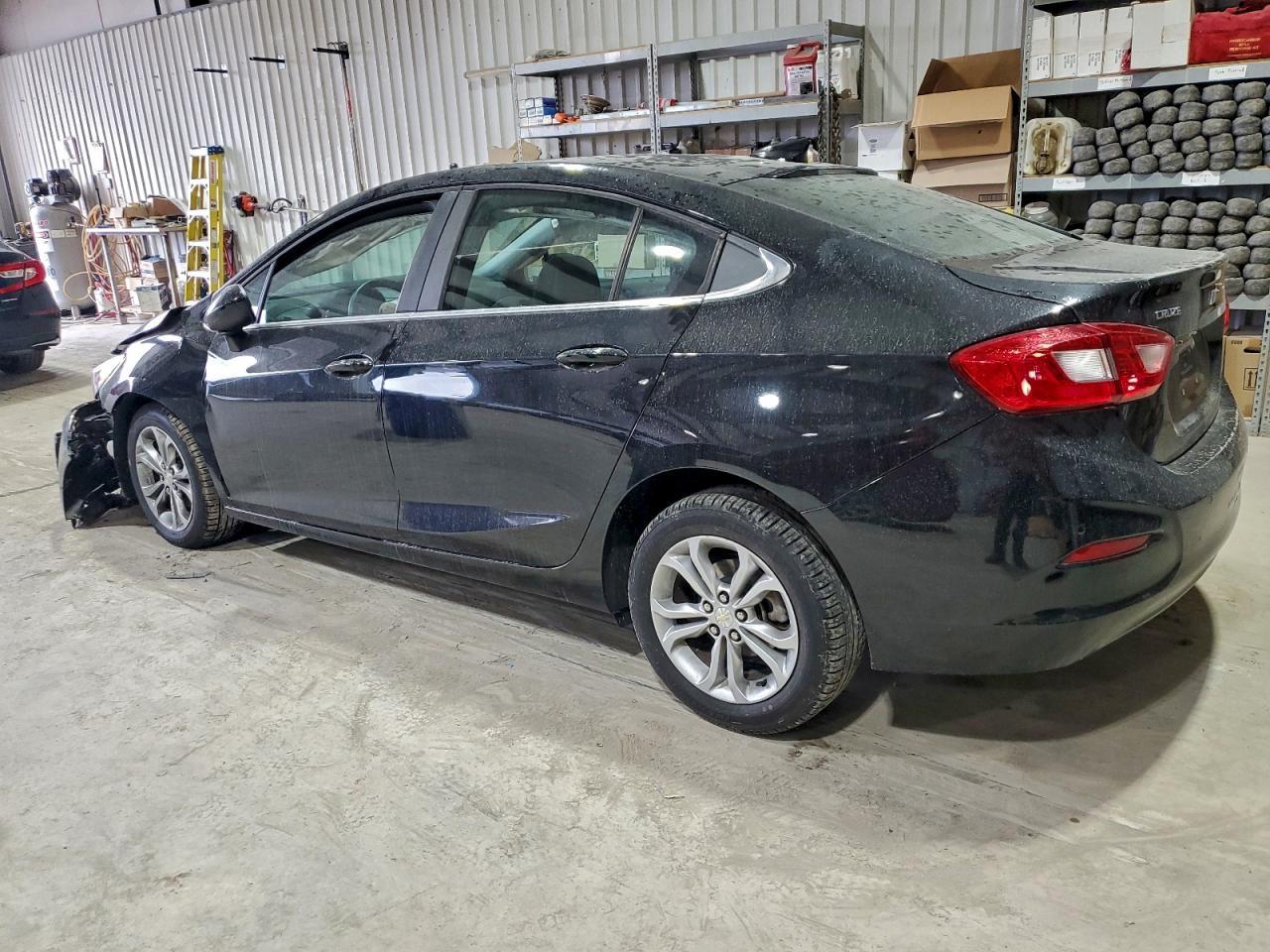 2019 Chevrolet Cruze Lt - zdjęcie 2