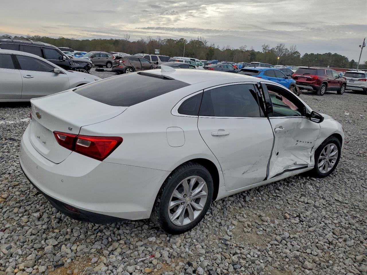 2024 Chevrolet Malibu Lt - zdjęcie 3