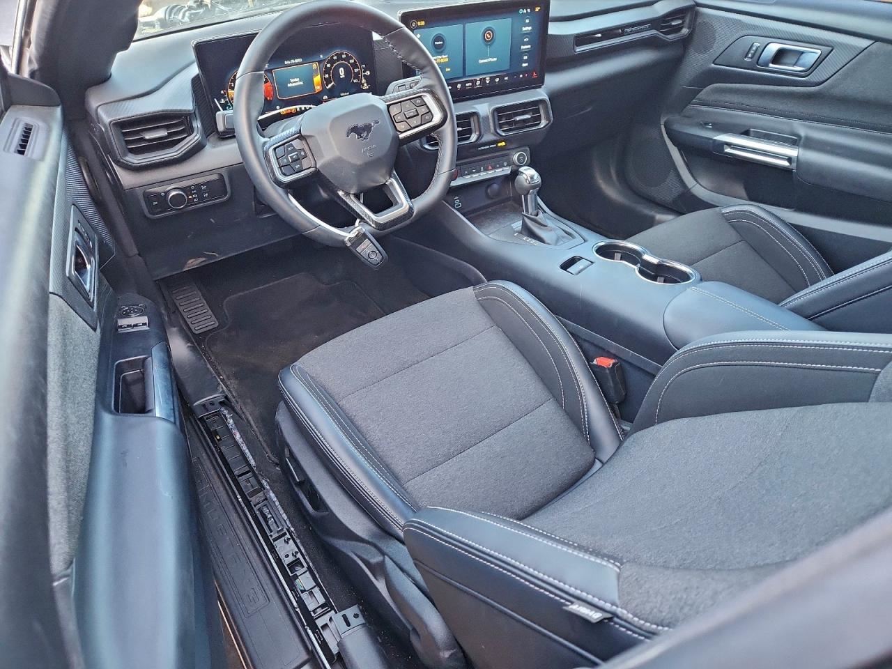 2025 Ford Mustang - zdjęcie 8