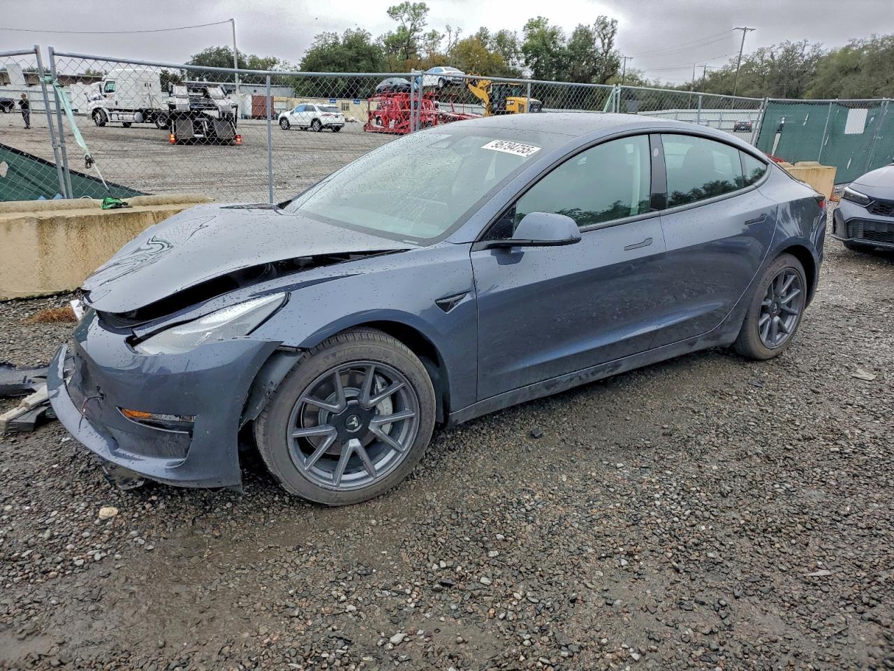 2022 Tesla Model 3 - zdjęcie główne