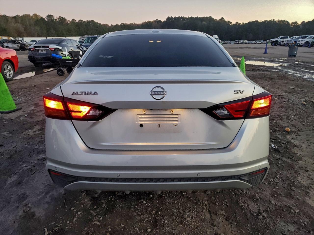 2024 Nissan Altima Sv - zdjęcie 6