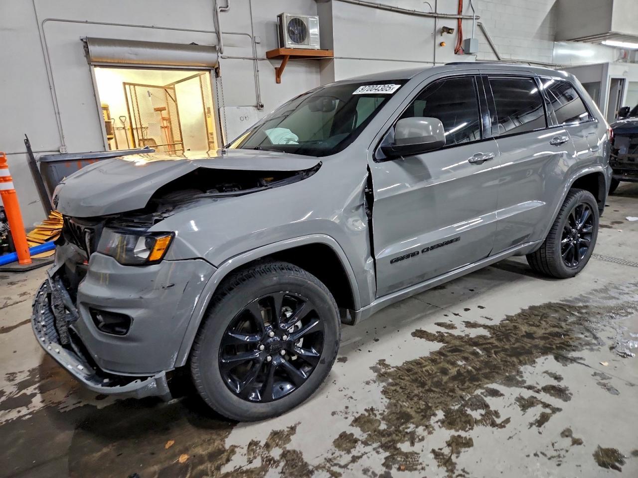 2019 Jeep Grand Cherokee Laredo - zdjęcie główne