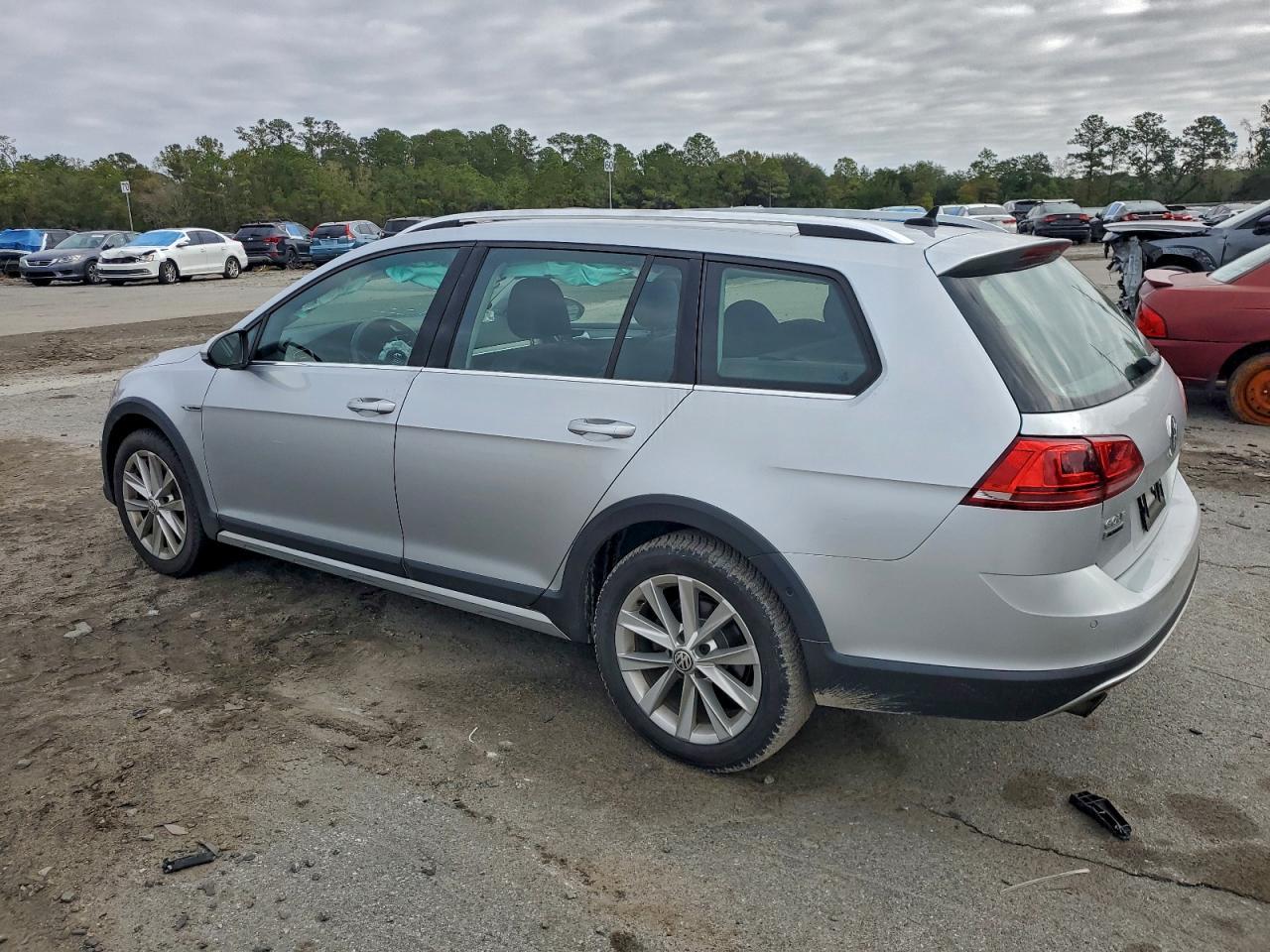 2017 Volkswagen Golf Alltrack S - zdjęcie 2