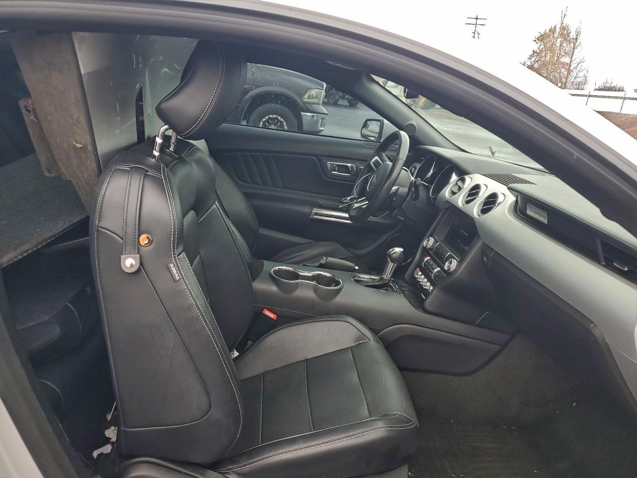 2017 Ford Mustang - zdjęcie 10