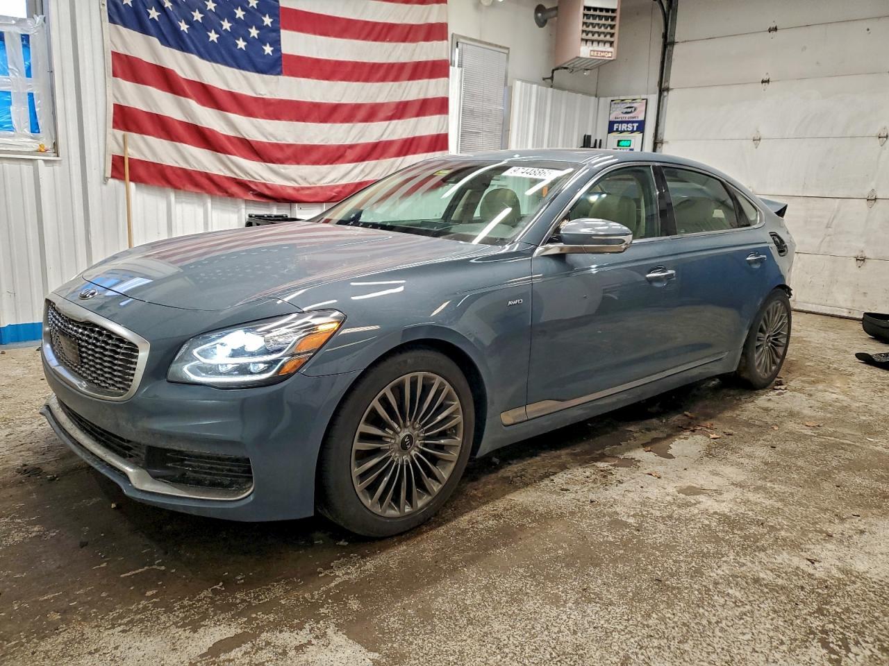 2019 Kia K900 Luxury - zdjęcie główne