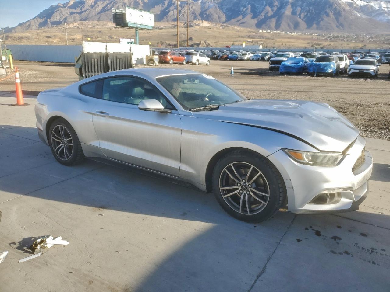 Ford Mustang - zdjęcie 4