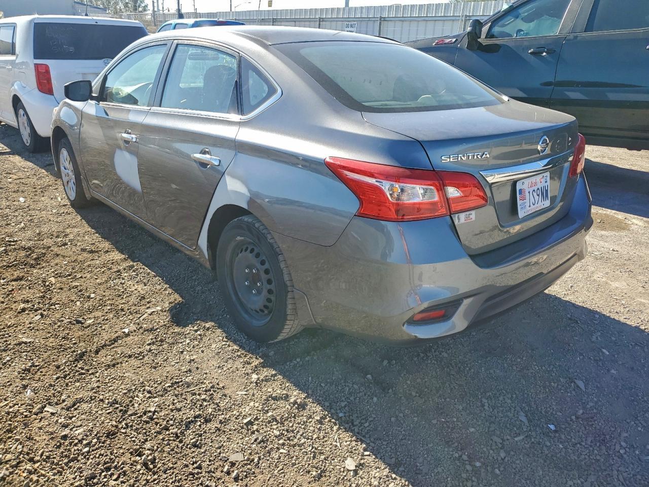 2019 Nissan Sentra S - zdjęcie 2