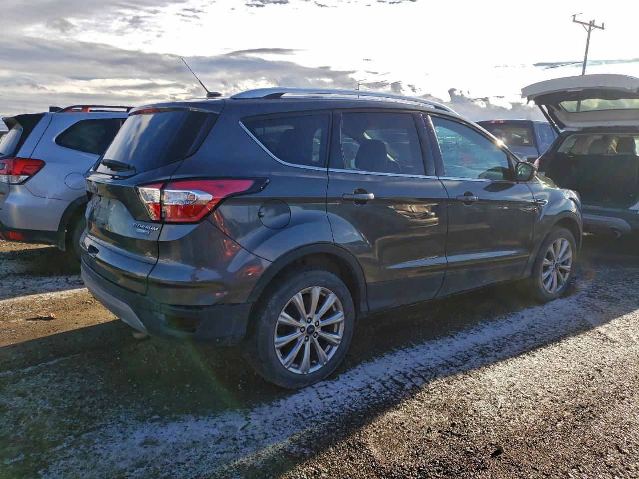 2017 Ford Escape Titanium - zdjęcie 3
