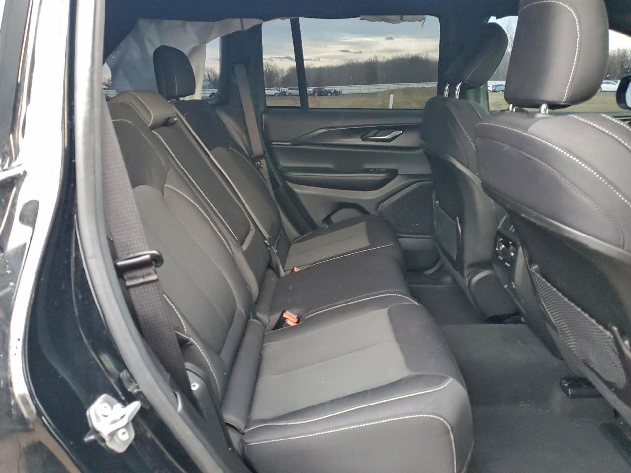 2025 Jeep Grand Cherokee - zdjęcie 11