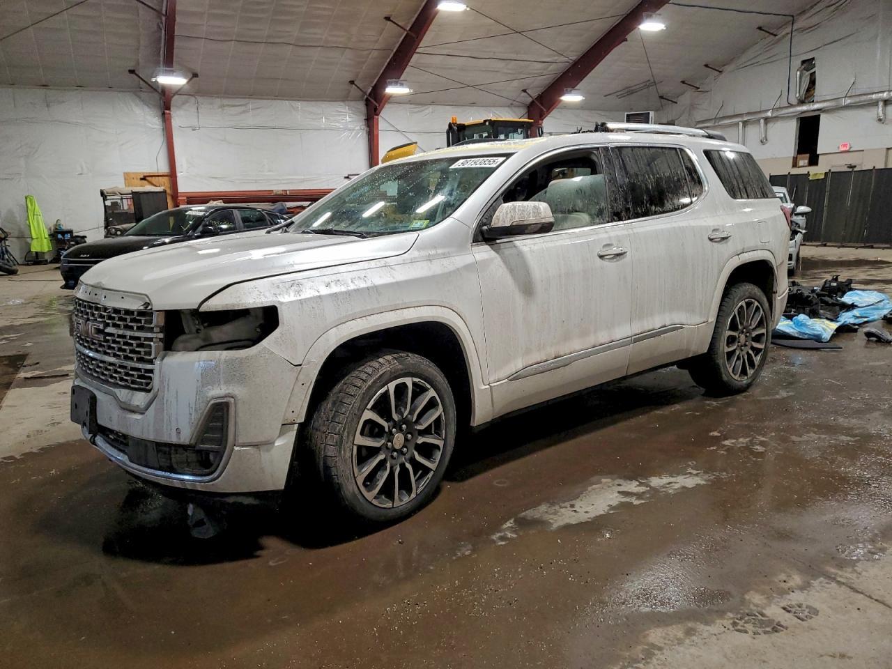2020 GMC Acadia Denali - zdjęcie główne