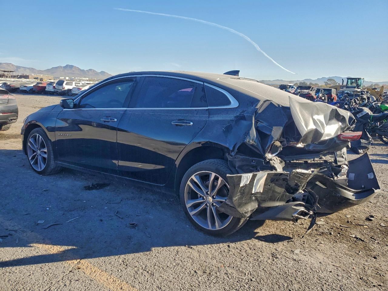 2022 Chevrolet Malibu Premier - zdjęcie 2