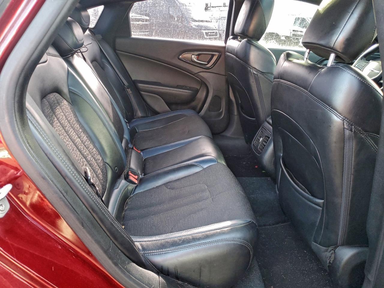 2015 Chrysler 200 S - zdjęcie 10