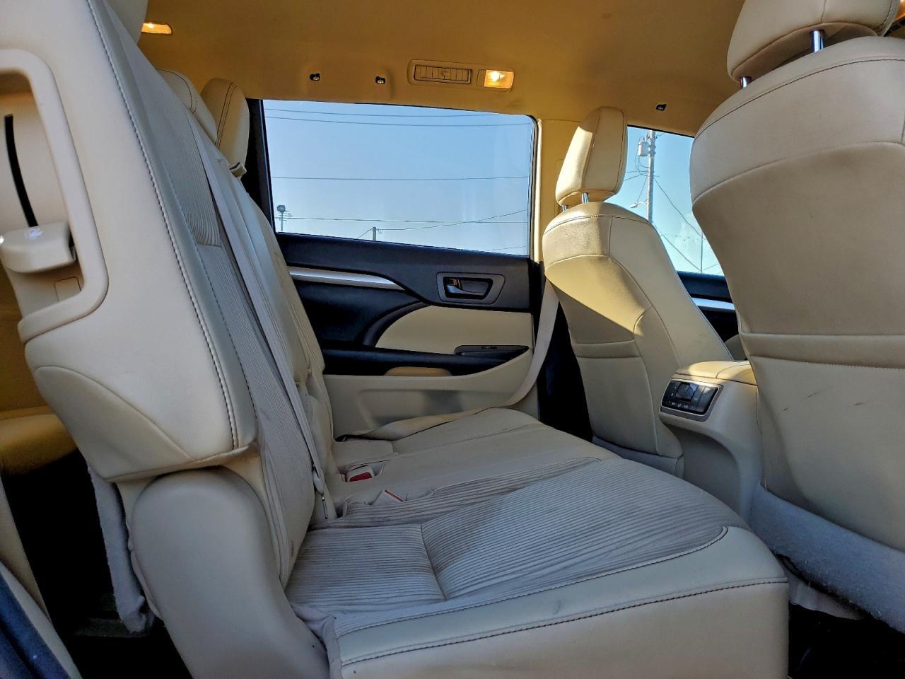 2014 Toyota Highlander Le - zdjęcie 11