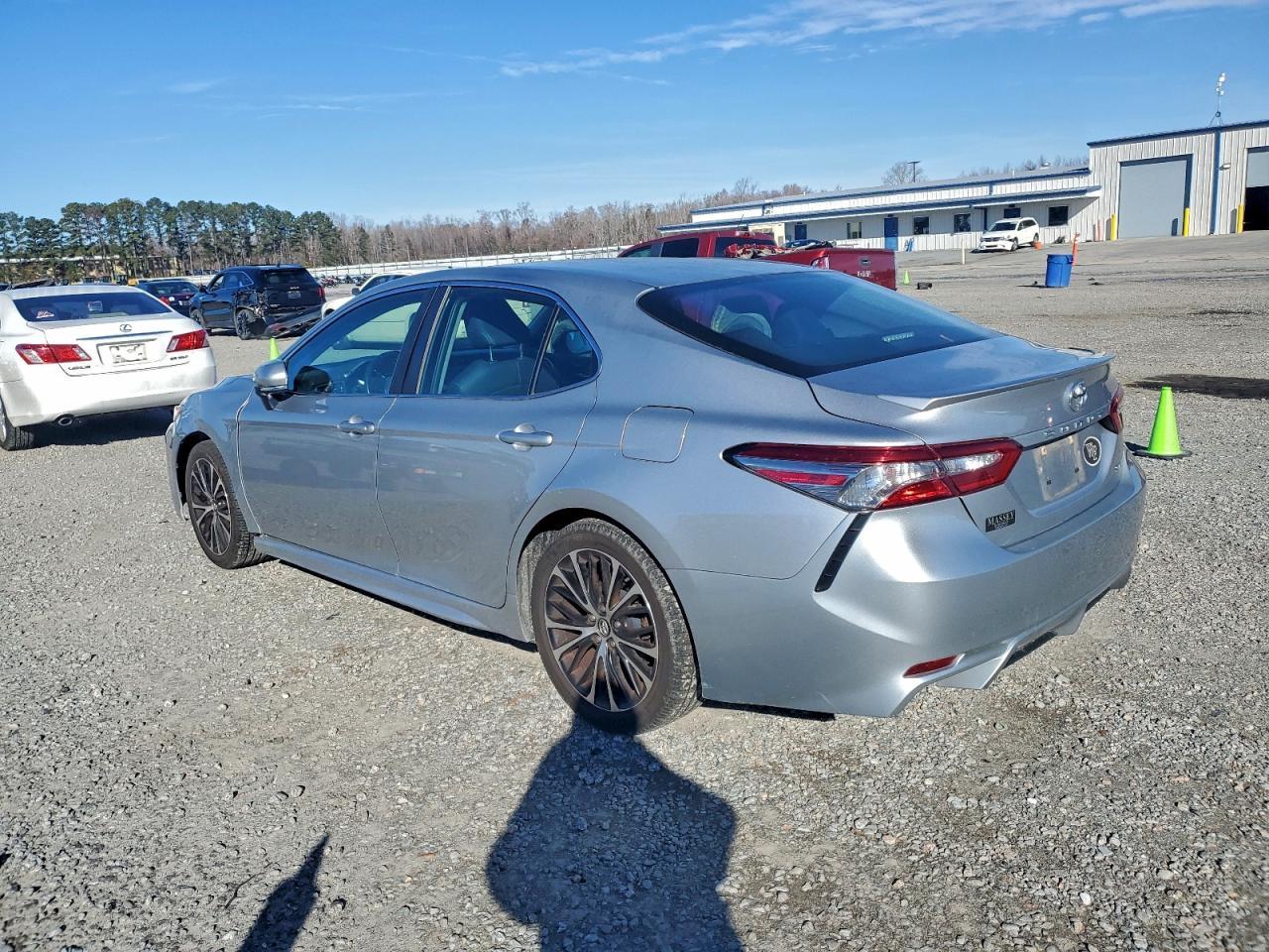 2018 Toyota Camry L - zdjęcie 2