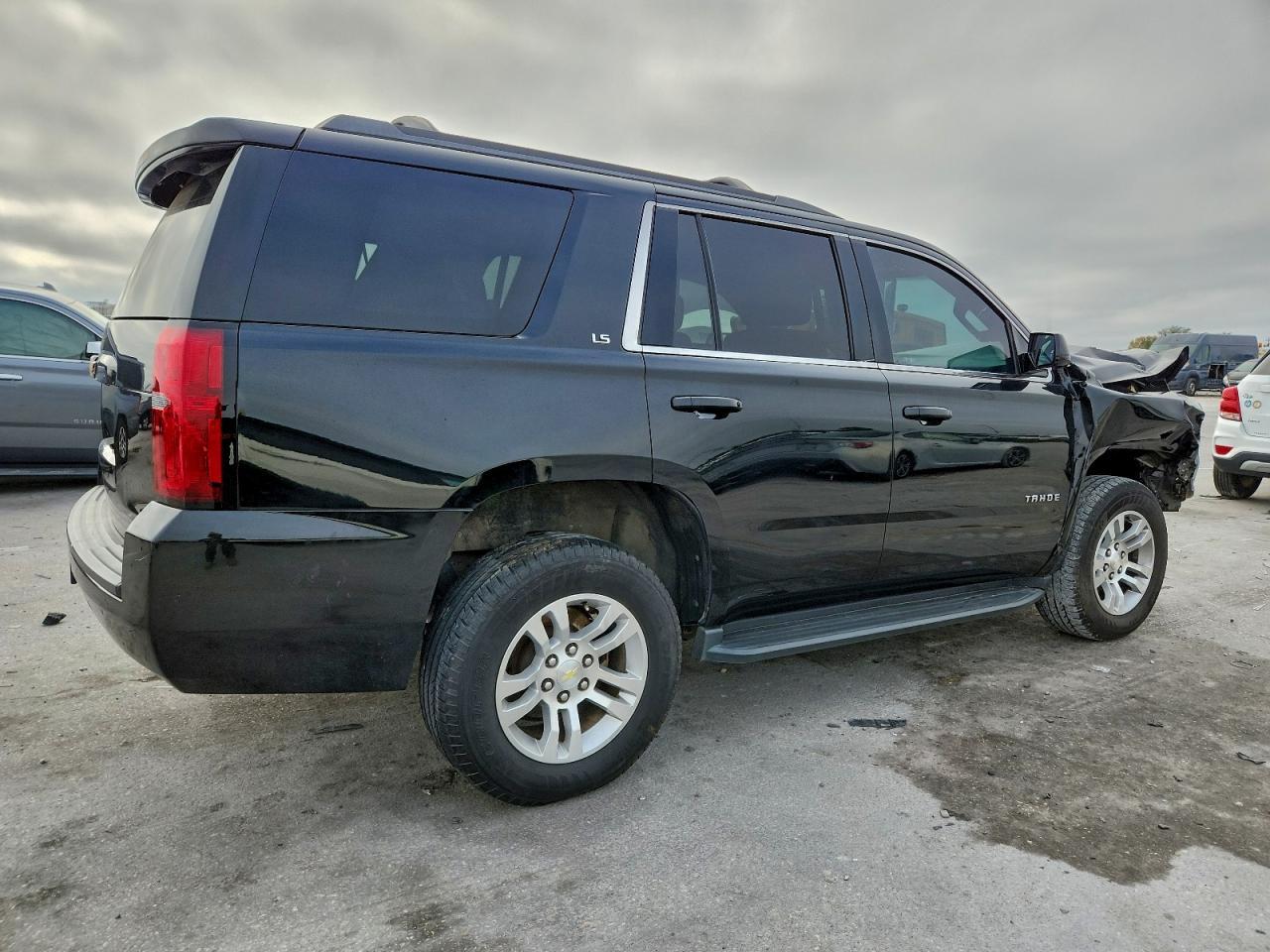 2016 Chevrolet Tahoe C1500 Ls - zdjęcie 3