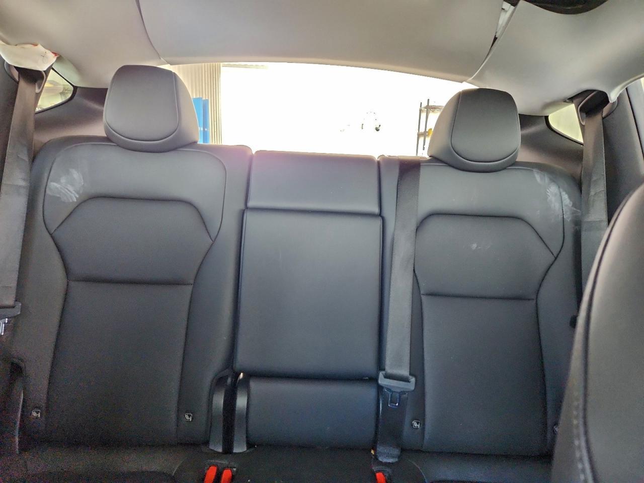 2026 Tesla Model Y - zdjęcie 10