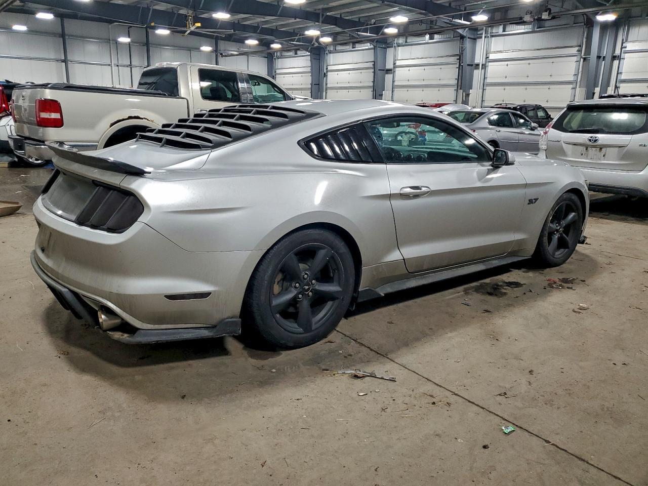 2016 Ford Mustang - zdjęcie 3