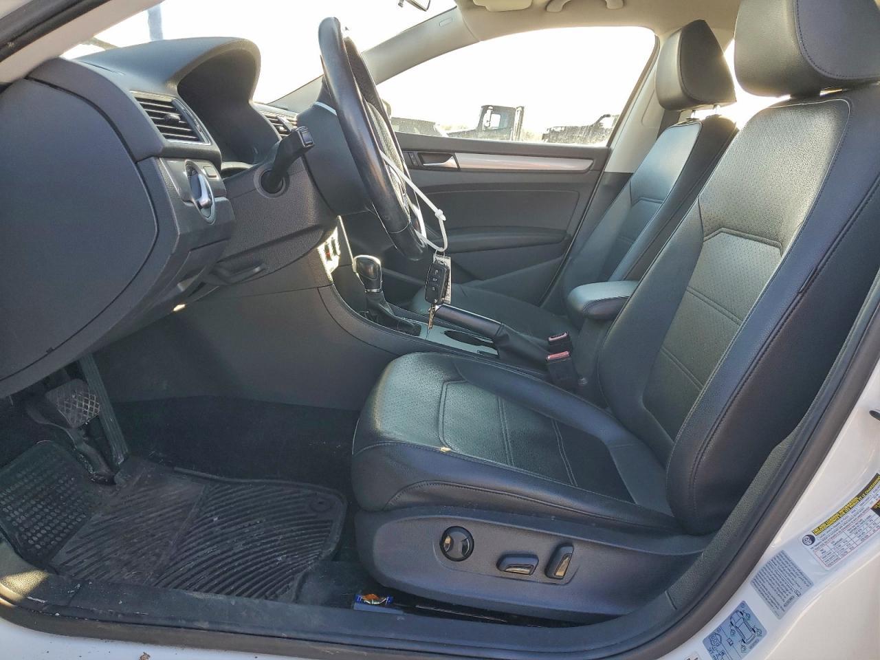 2015 Volkswagen Passat S - zdjęcie 7