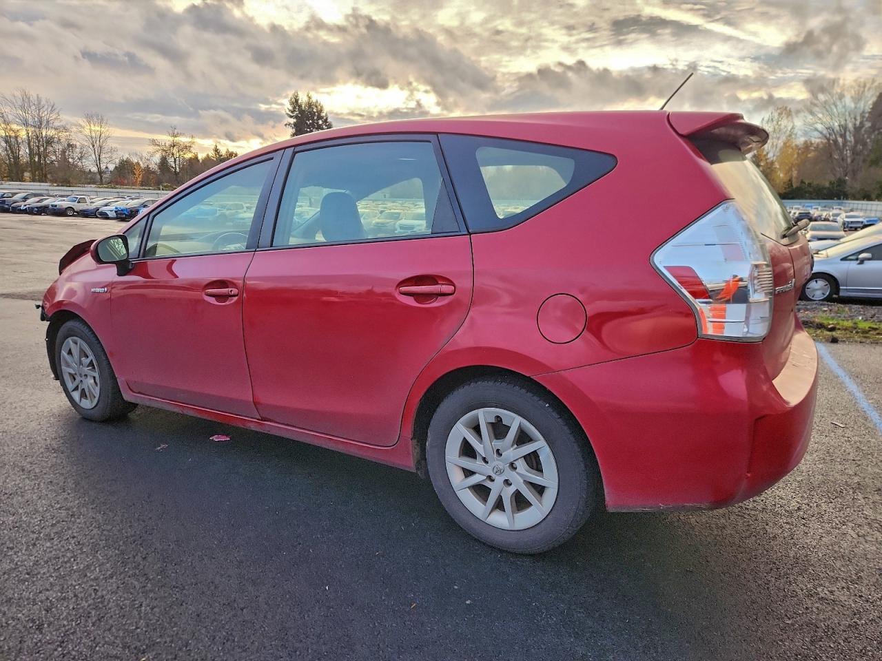 2014 Toyota Prius V - zdjęcie 2