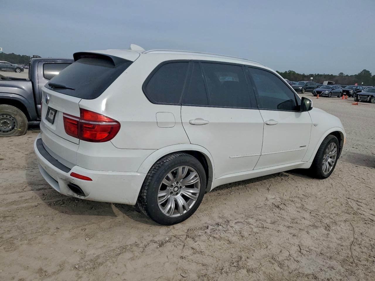 2013 BMW X5 xDrive50I - zdjęcie 3