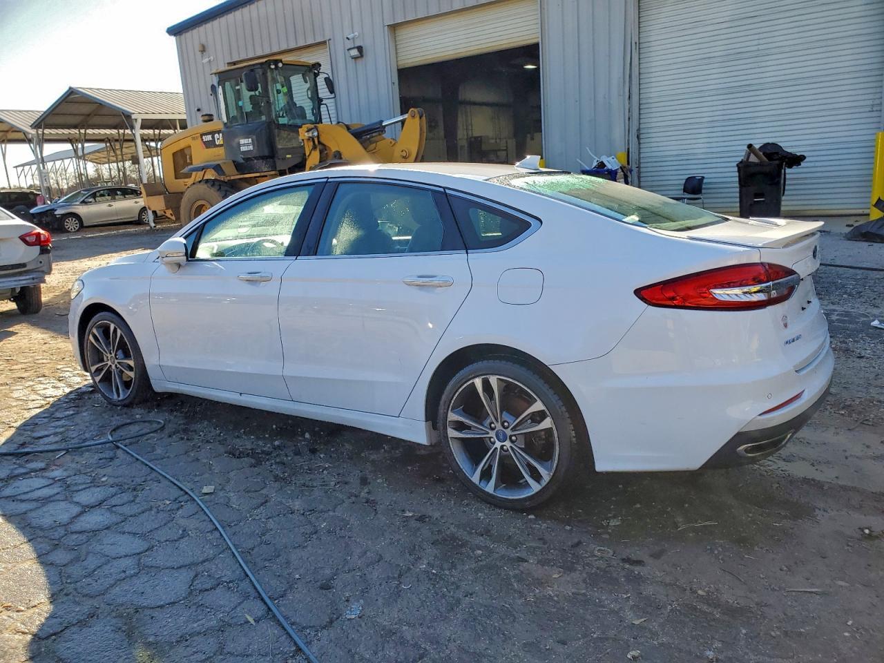 2019 Ford Fusion Titanium - zdjęcie 2