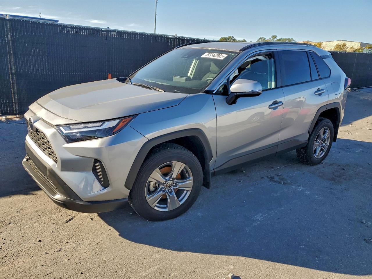 2025 Toyota Rav4 Xle - zdjęcie główne