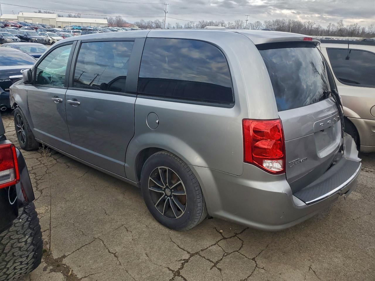 2019 Dodge Grand Caravan Gt - zdjęcie 2