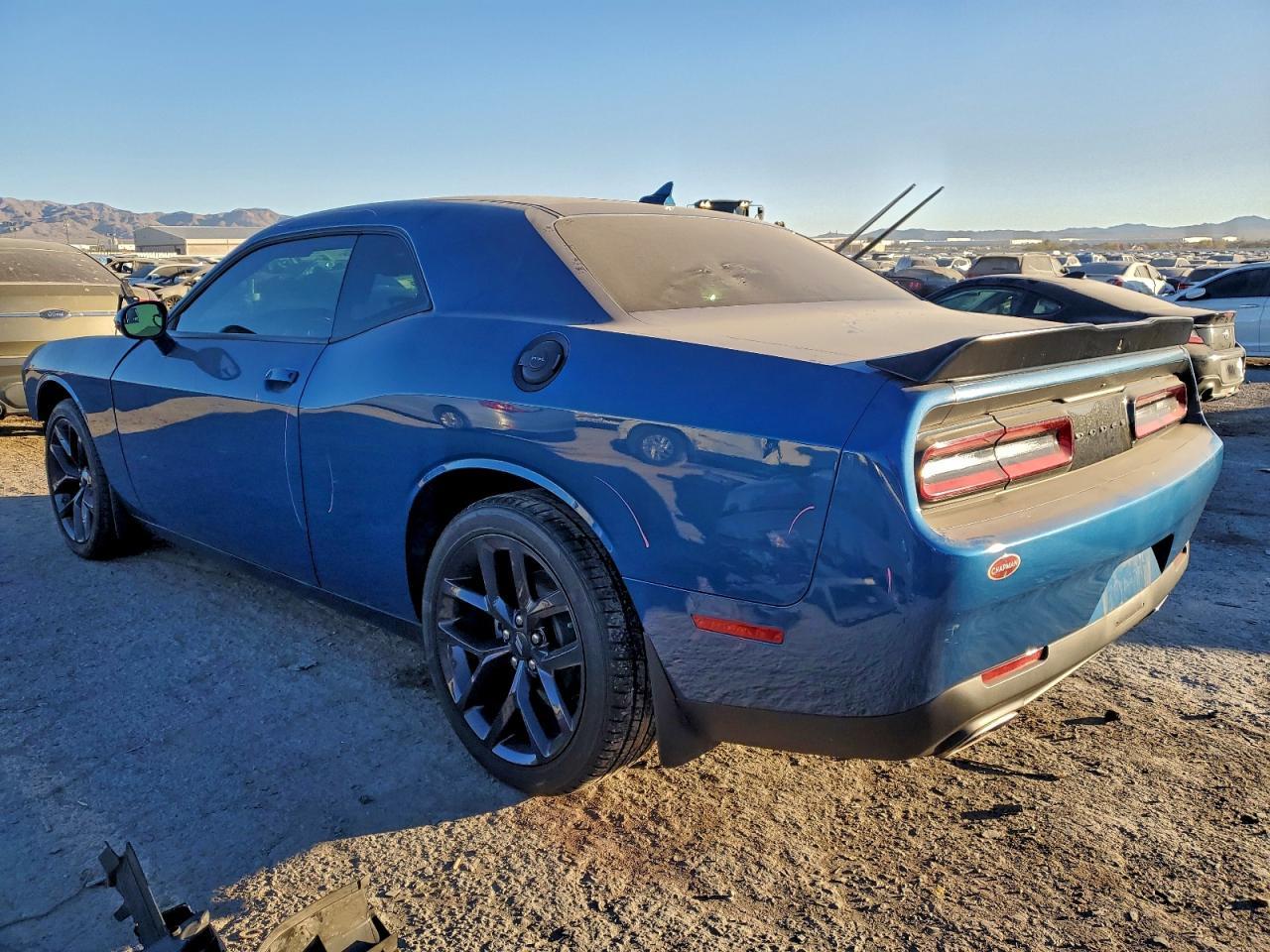 2022 Dodge Challenger Sxt - zdjęcie 2