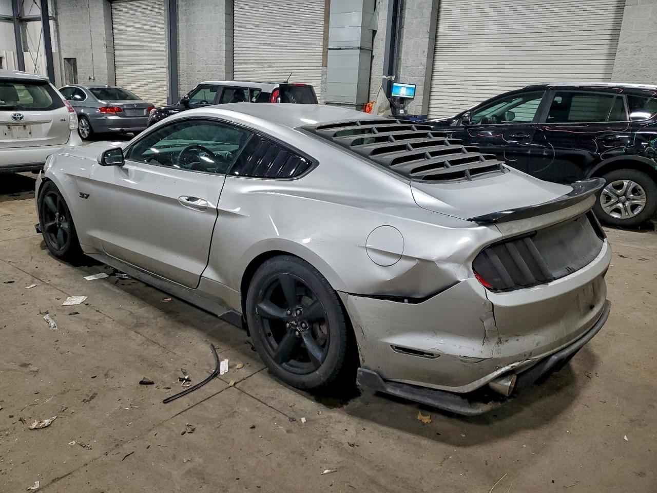 2016 Ford Mustang - zdjęcie 2