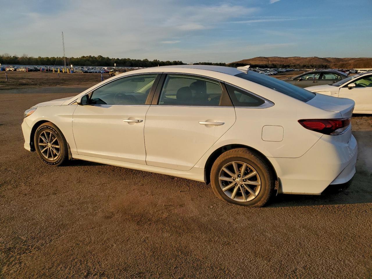 2019 Hyundai Sonata Se - zdjęcie 2
