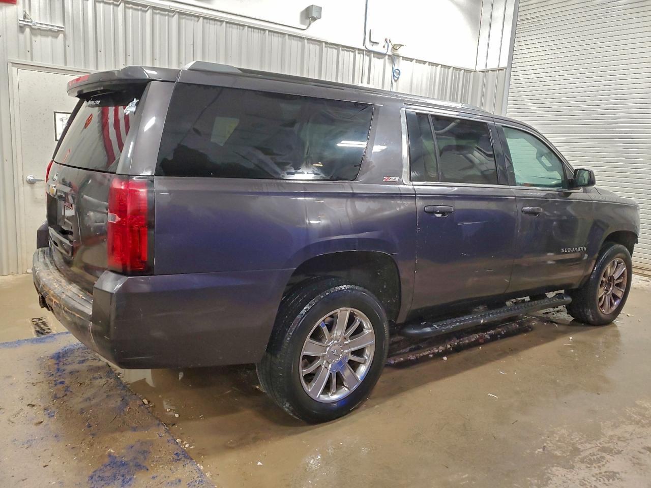 2017 Chevrolet Suburban K1500 Lt - zdjęcie 3