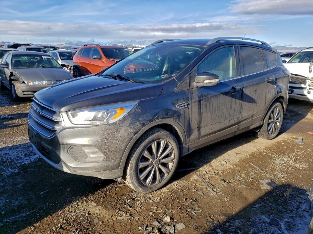 2017 Ford Escape Titanium - zdjęcie główne