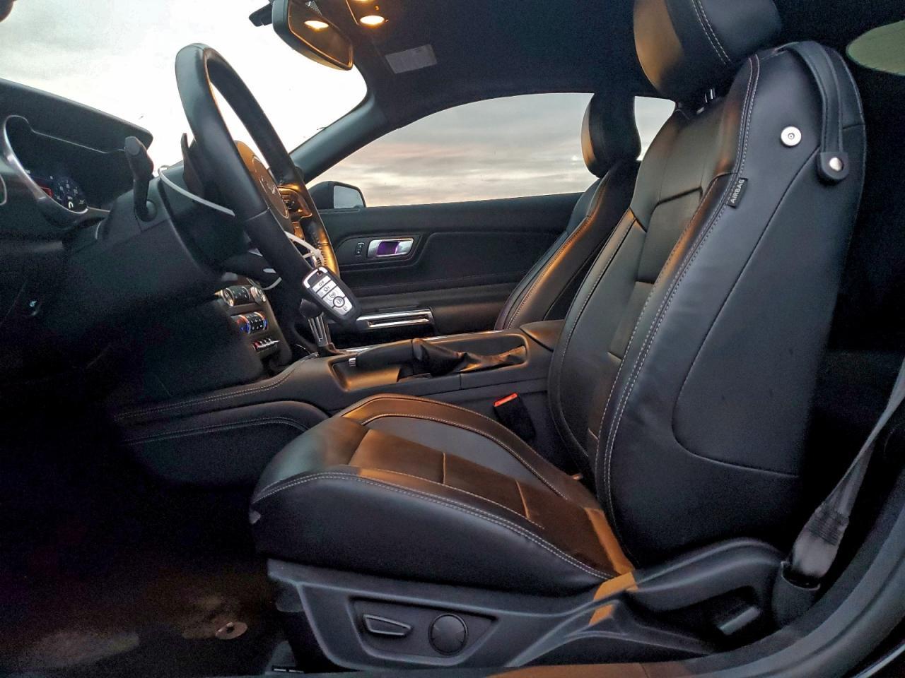 2020 Ford Mustang - zdjęcie 7