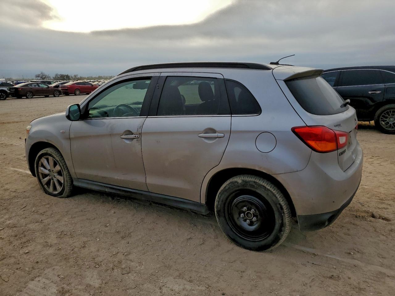 2013 Mitsubishi Outlander Sport Se - zdjęcie 2