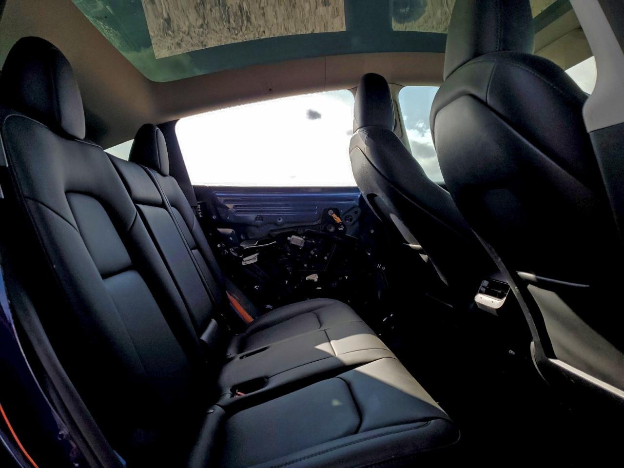 2024 Tesla Model Y - zdjęcie 10