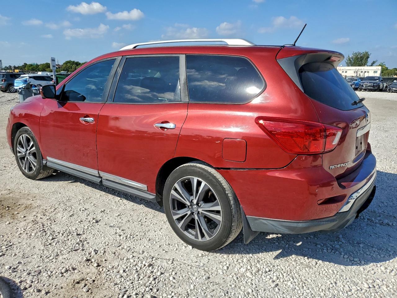 2017 Nissan Pathfinder S - zdjęcie 2