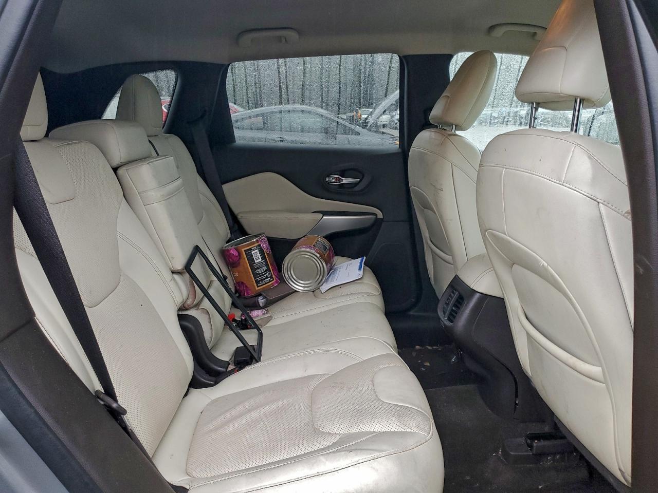 2017 Jeep Cherokee Overland - zdjęcie 11