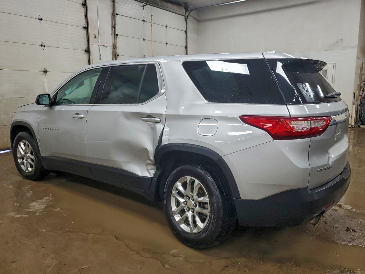 2020 Chevrolet Traverse Ls - zdjęcie 2