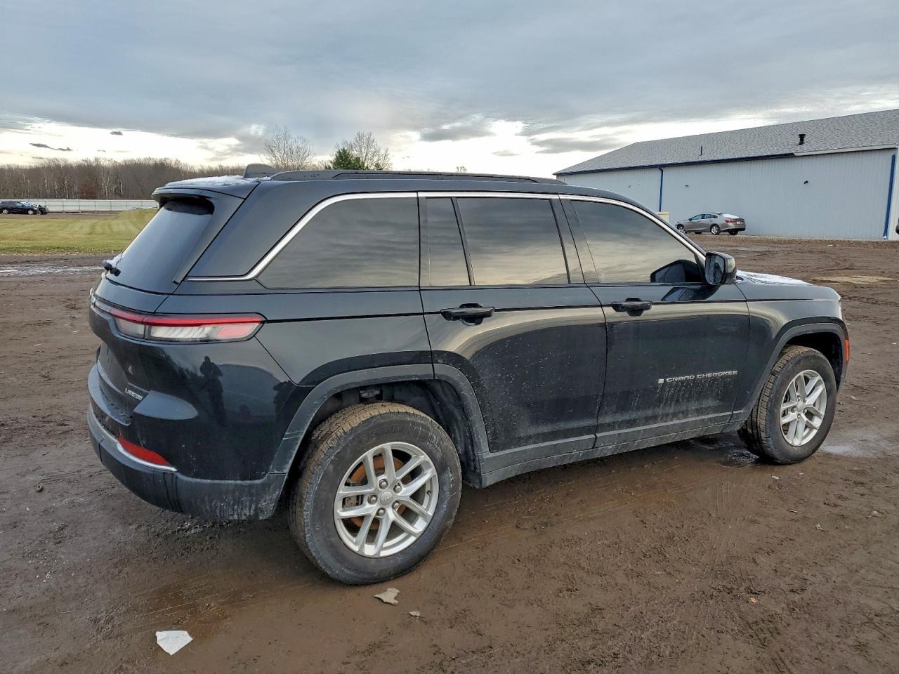 2025 Jeep Grand Cherokee - zdjęcie 3