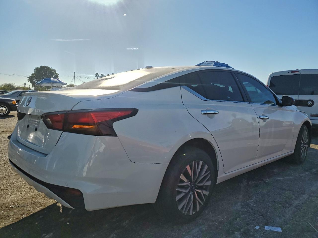 2025 Nissan Altima Sv - zdjęcie 5