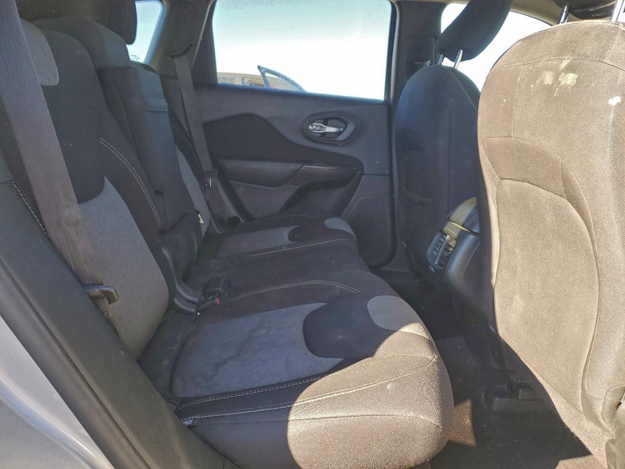 2017 Jeep Cherokee Sport - zdjęcie 11