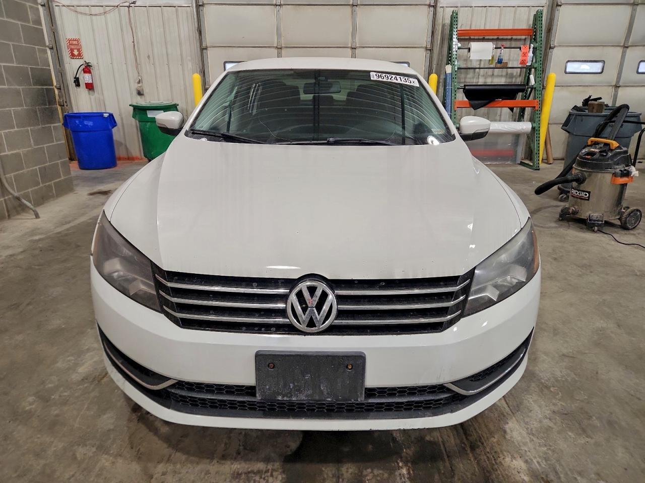 2014 Volkswagen Passat S - zdjęcie 5