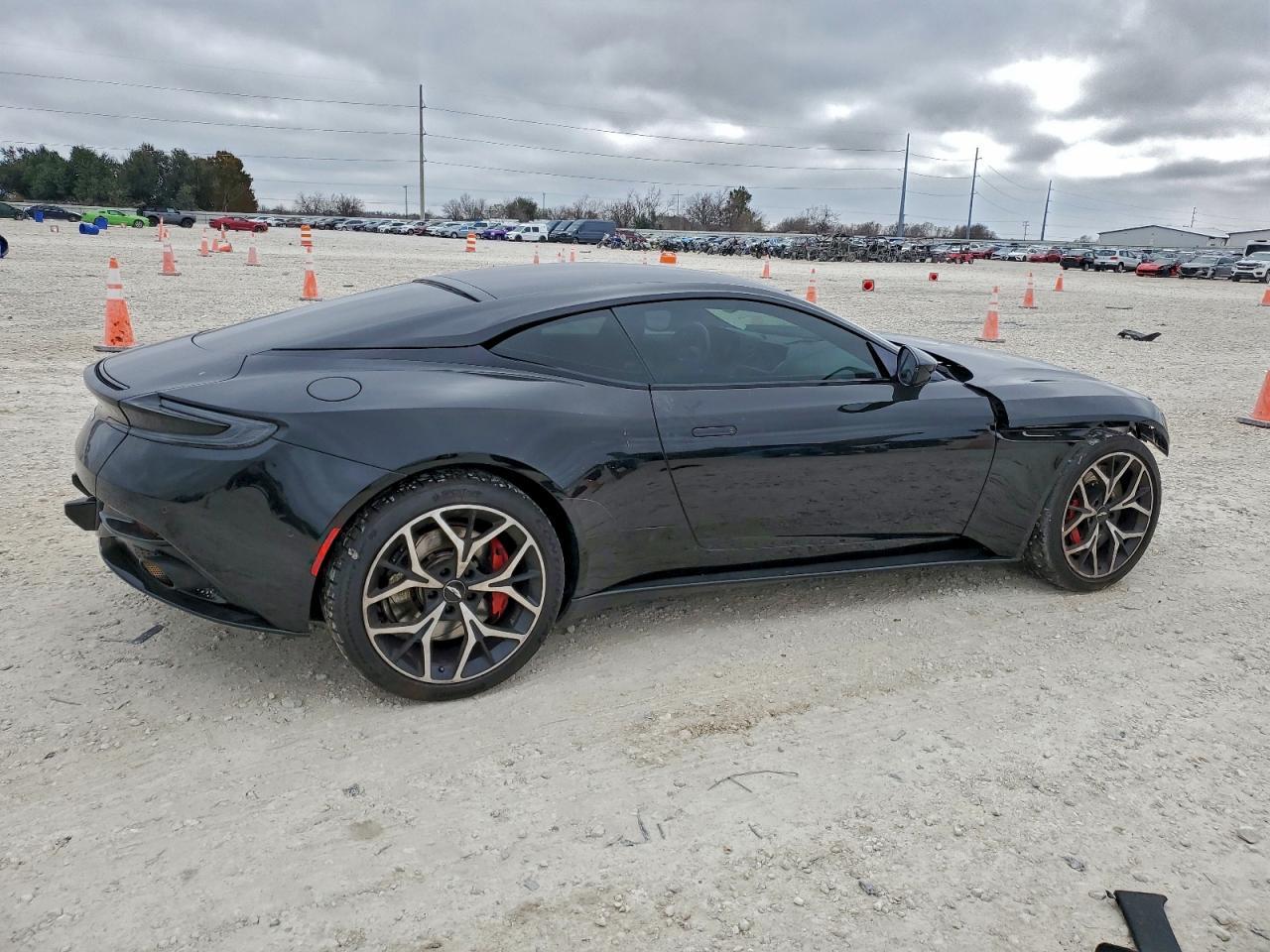 2019 Aston Martin Db11 - zdjęcie 3
