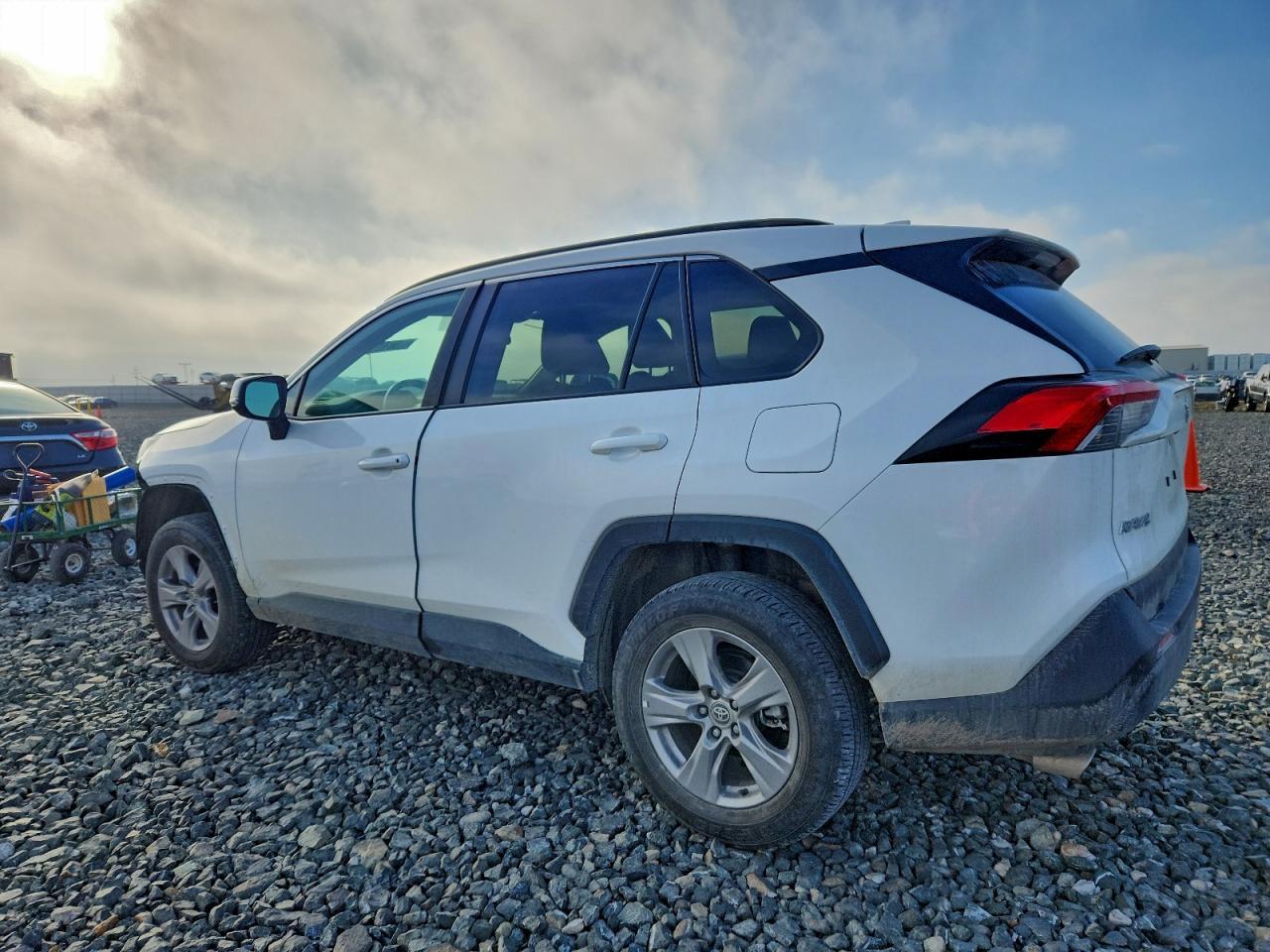 2024 Toyota Rav4 Xle - zdjęcie 2